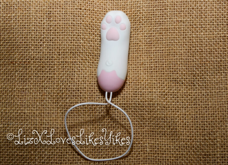 Review of Bombomda Cat Claw Licking Vibrator for Women Copyright Liz BlackX
