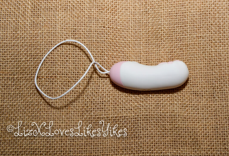 Review of Bombomda Cat Claw Licking Vibrator for Women Copyright Liz BlackX