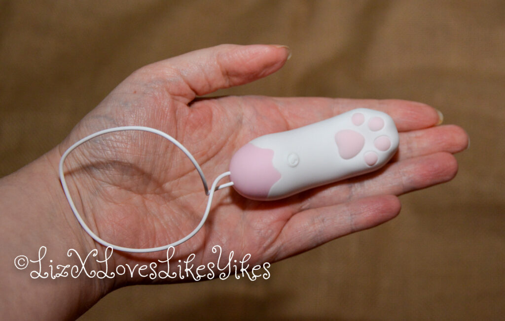 Review of Bombomda Cat Claw Licking Vibrator for Women Copyright Liz BlackX