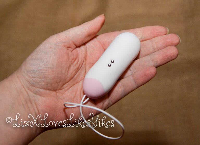 Review of Bombomda Cat Claw Licking Vibrator for Women Copyright Liz BlackX