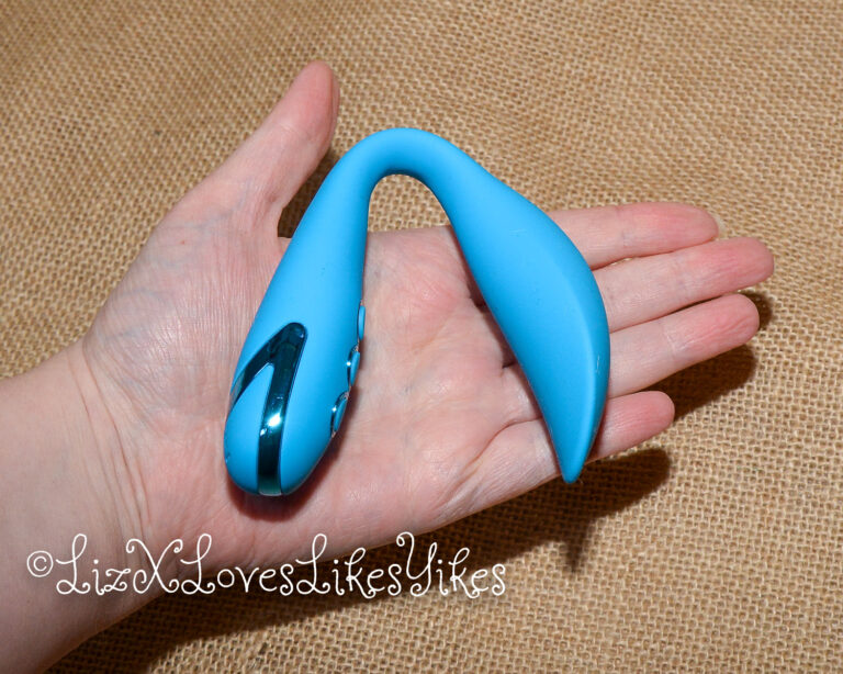 Review of the CalExotics California Dreaming Palm Springs Pleaser Flexible Vibrator Copyright Liz BlackX
