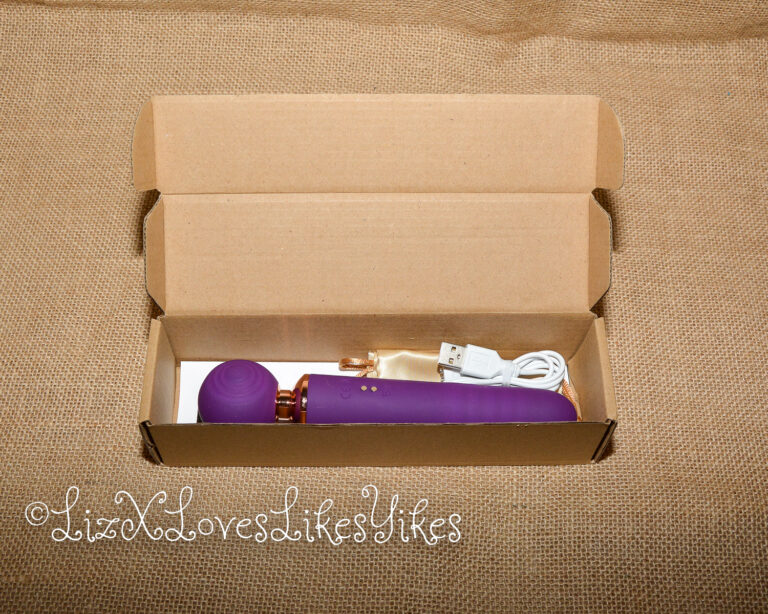 Review of the 3-in-1 Sucking & Flapping Thrusting Vibrator Funzze.com Copyright Liz BlackX The vibrator in the box