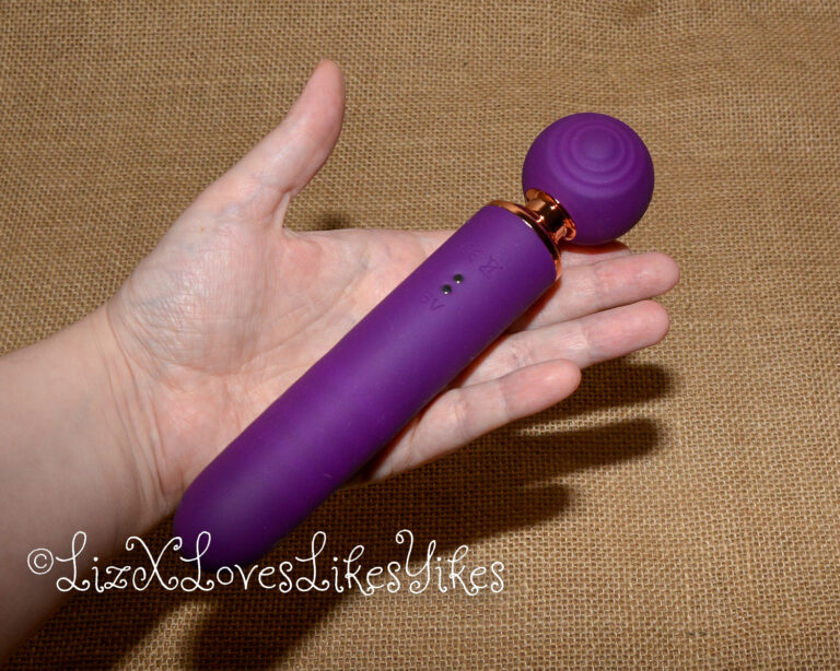 Review of the 3-in-1 Sucking & Flapping Thrusting Vibrator Funzze.com Copyright Liz BlackX