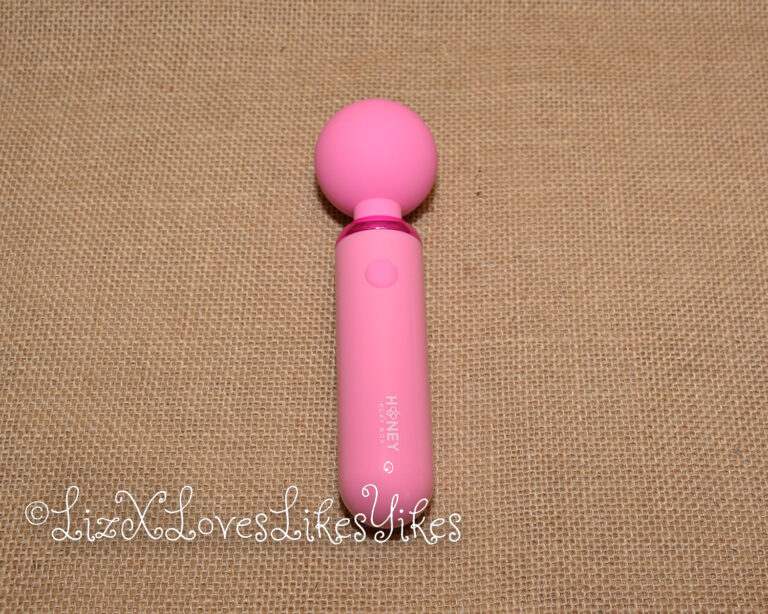 Review of the Pomi Wand Powerful Mini Vibrating Wand Massager Honey Play Box from Honeyplaybox.com Copyright Liz BlackX