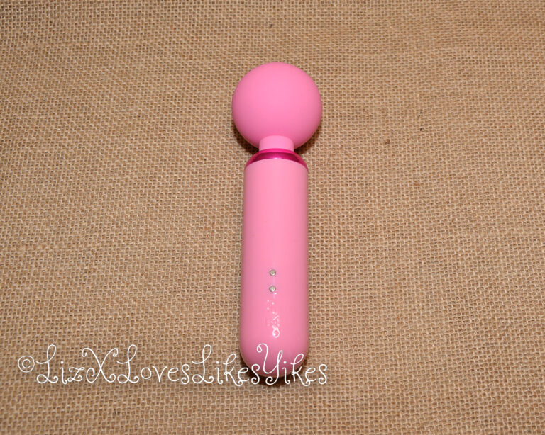 Review of the Pomi Wand Powerful Mini Vibrating Wand Massager Honey Play Box from Honeyplaybox.com Copyright Liz BlackX