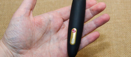 Review of the Samba lipstick vibrator by Nomi Tang