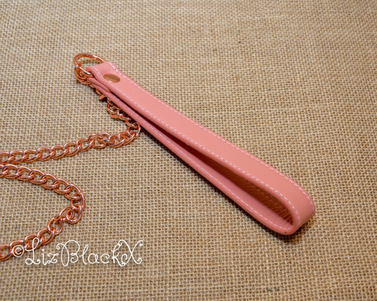 Review of the Pink Dream Leather Collar with Leash by Liebe Seele Copyright Liz BlackX