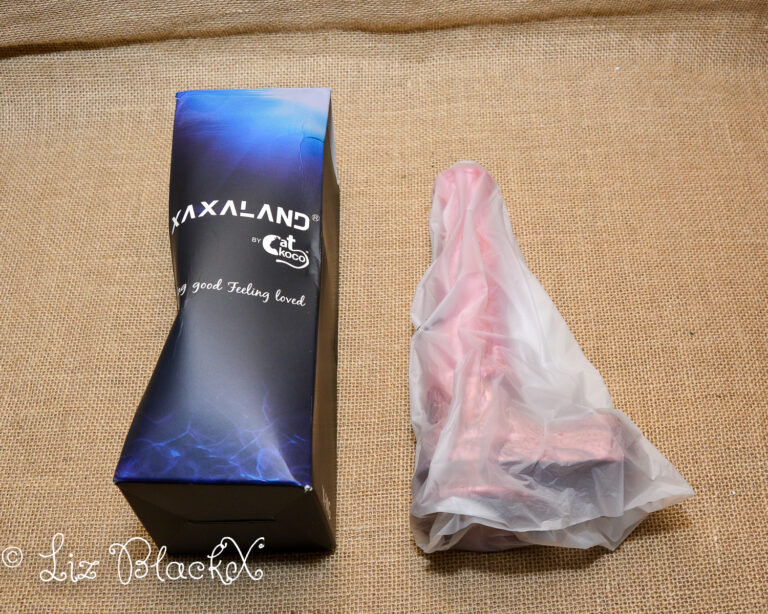 Review of the Laphwing Monster Dildo Copyright Liz BlackX