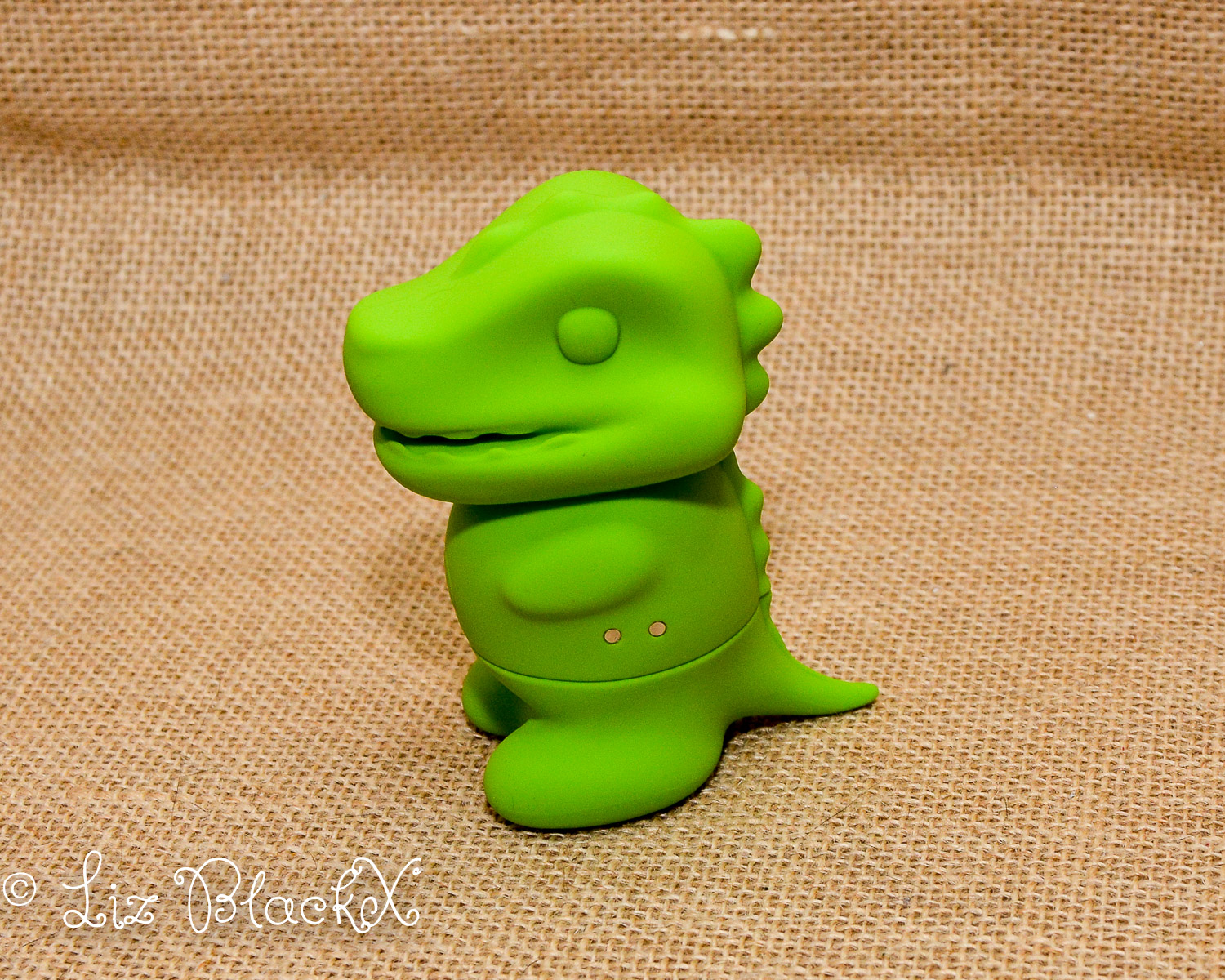 Little Goo Sex Toy Review: Dinosaur-Inspired Clitoral Stimulator with Innovative Design