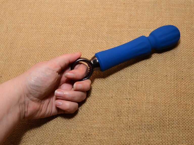 Small but Mighty: Exploring the Delights of the Primo Wand Vibrator by Screaming O Copyright Liz BlackX