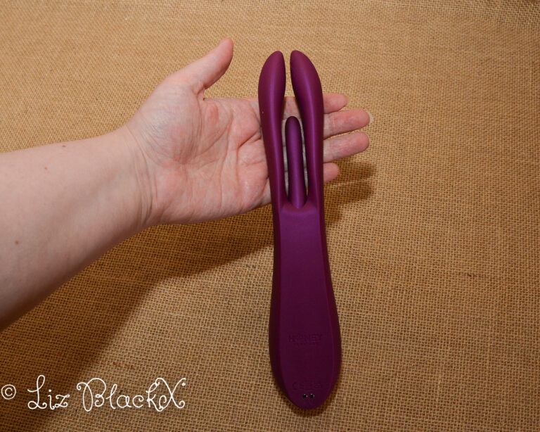 Terrific Vibes: An In-Depth Review of the Future-Forward Vibrator Terri by HoneyPlayBox.com Copyright Liz BlackX