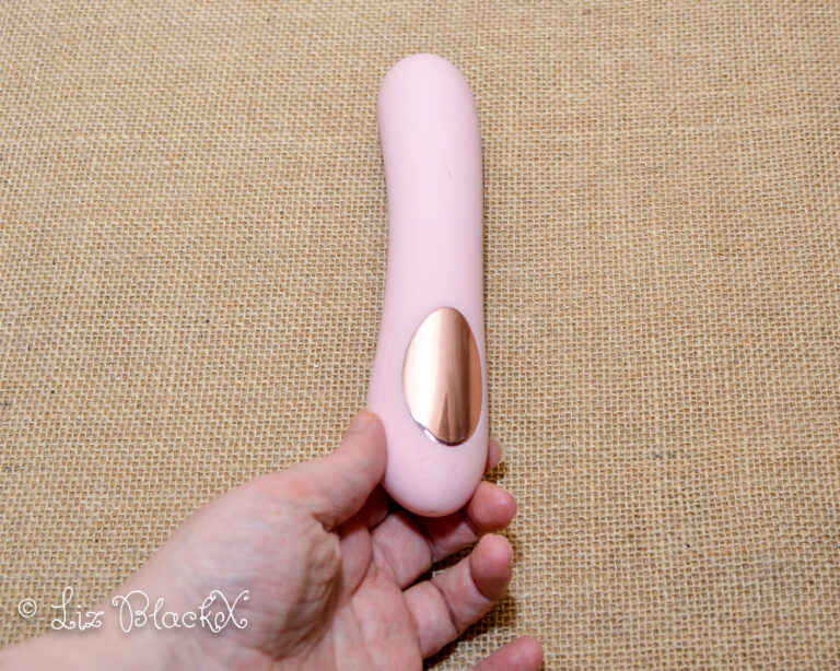 Kiiroo Pearl 3 Vibrator Review: Remote Play & Video Sync Make It Unstoppable Copyright Liz BlackX