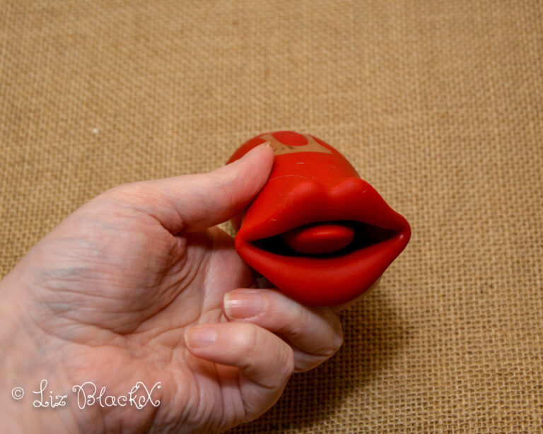 Licking & Sucking Vibrator from Inyarose - A Giggle-Inducing Orgasmic Experience Copyright Liz BlackX