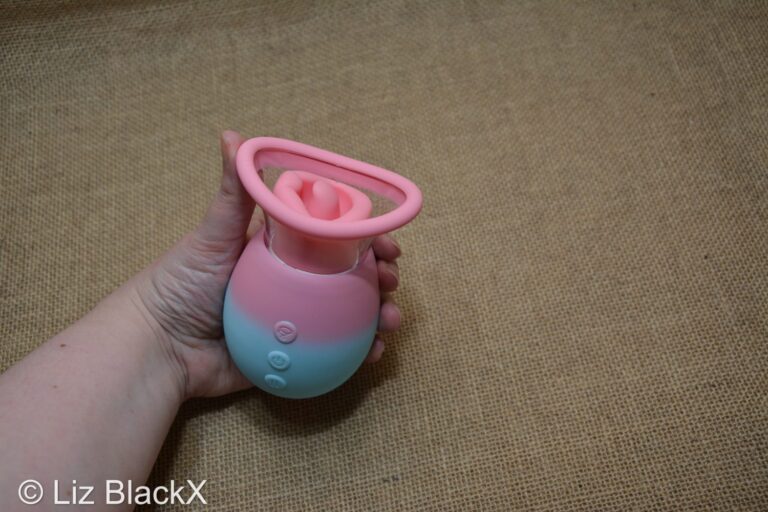 Funzze Suck and Kiss Vibrating Pussy Pump Honest Review Copyright Liz BlackX